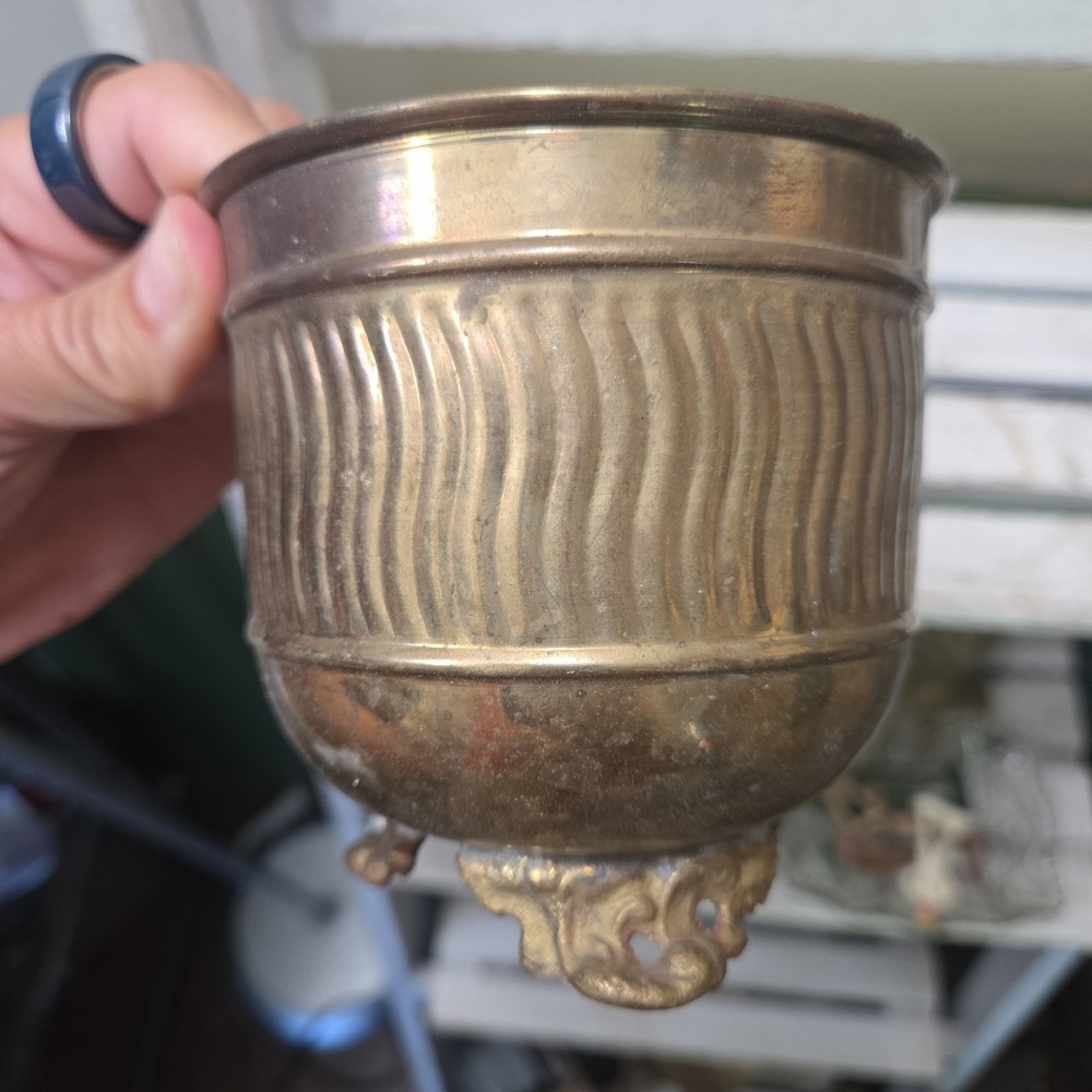 Vintage Solid Brass 3-Footed Flower Planter Pot Cauldron Cottage Core Succulent - Picture 9 of 12